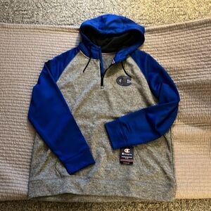 New with tags 2XL Half zip sweatshirt. Stylish champion sweatshirt